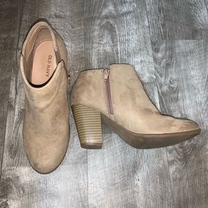Size 6 Suede Heel Bootie
